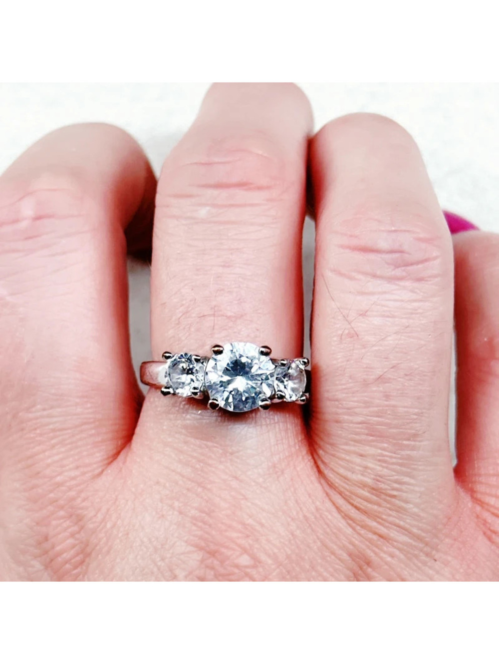 7356gc. Silvertone Round Costume Bling Ring Size 8